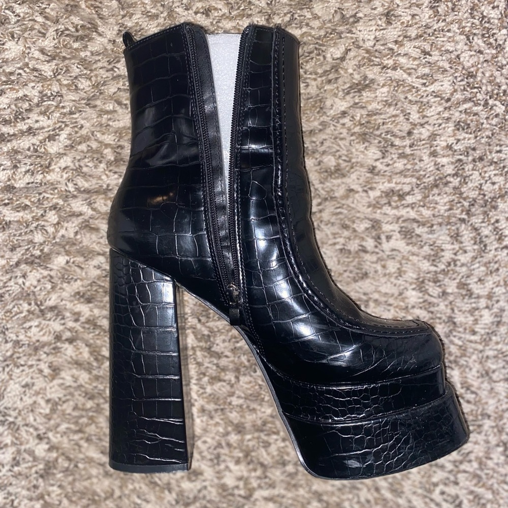 Black Platform Boot Heels